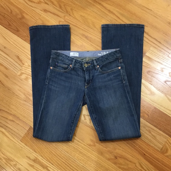 Consigning This Weekend!!!! Sexy Curvy Cut Gap 1969 Jeans - Picture 2 of 5